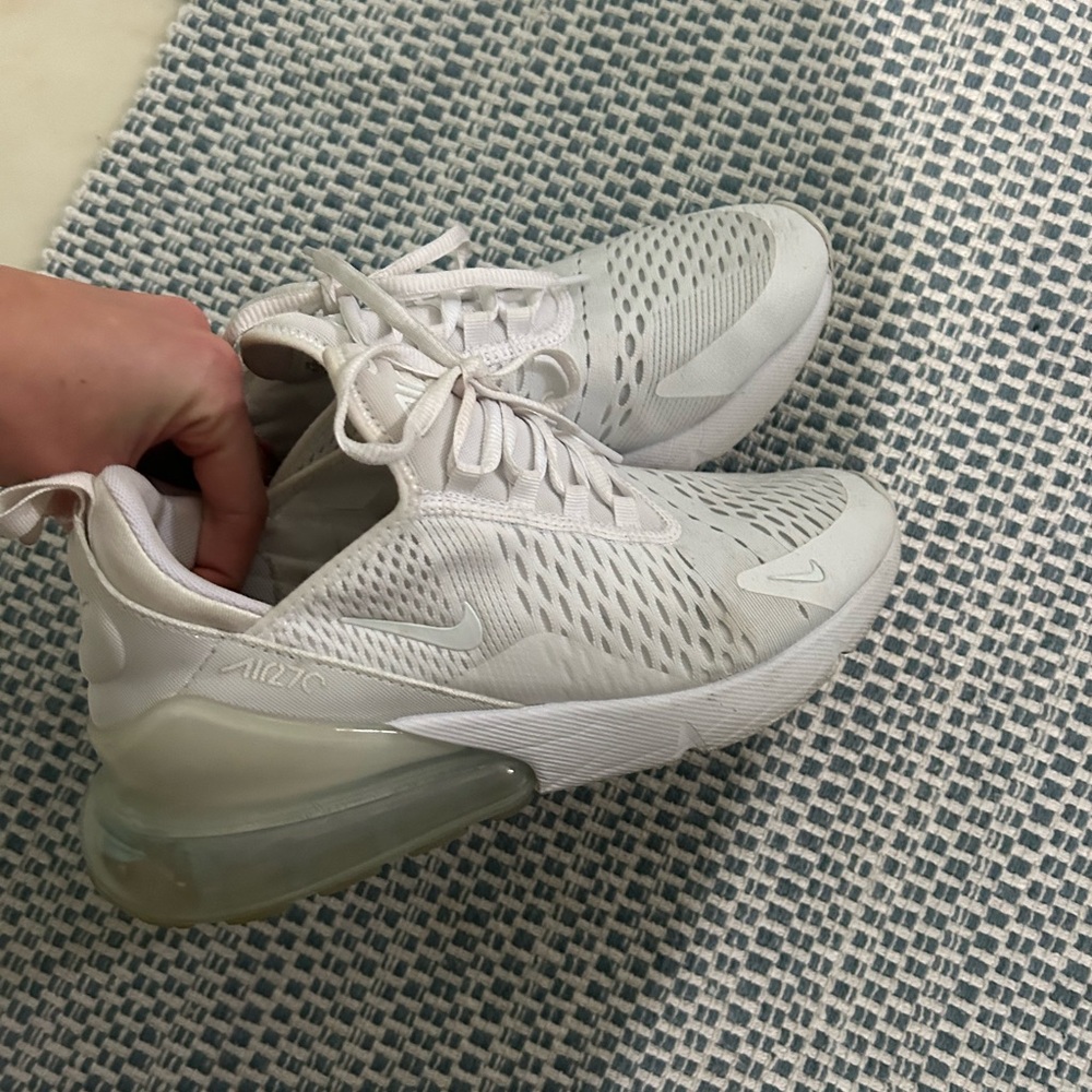 White Nike 270’s